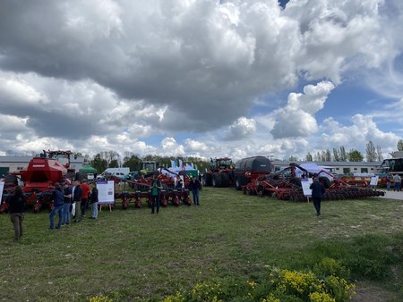 Презентация современной сельскохозяйственной техники, г. Каменец-Подольский